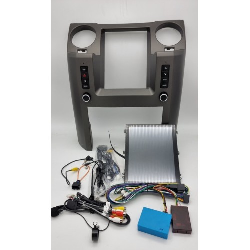 Штатная магнитола CarMedia NH-R1006 для Land Rover Discovery 2005-2009 (DENSO) на Android 10.0