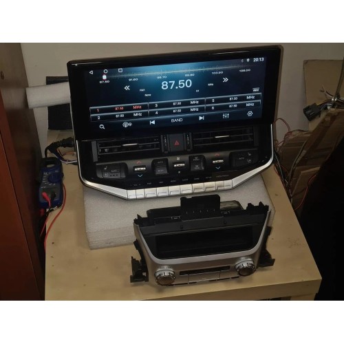 Штатная магнитола CarMedia KP-T1604 для Toyota Land Cruiser 200 2015-2021 (top) на Android 10.0