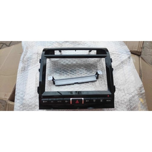 Штатная магнитола CarMedia SF-1620-3-B-D (с кнопками) для Toyota Land Cruiser 200 2007-2015 top на Android 10.0
