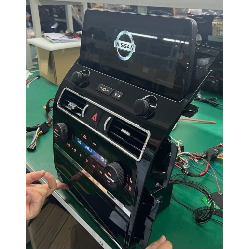 Штатная магнитола CarMedia ZH-N1210 для Nissan Patrol 2010+ high на Android 12.0