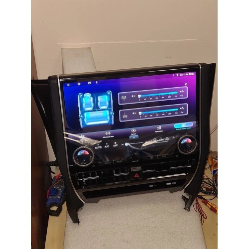 Штатная магнитола CarMedia ZH-T1401BL для Toyota Alphard III 2015-2019 на Android 12.0