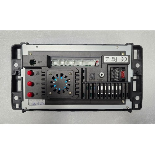 Автомагнитола CarMedia MKD-7041-A7 для Chevrolet Tahoe 2006-2015 на Android 14.0
