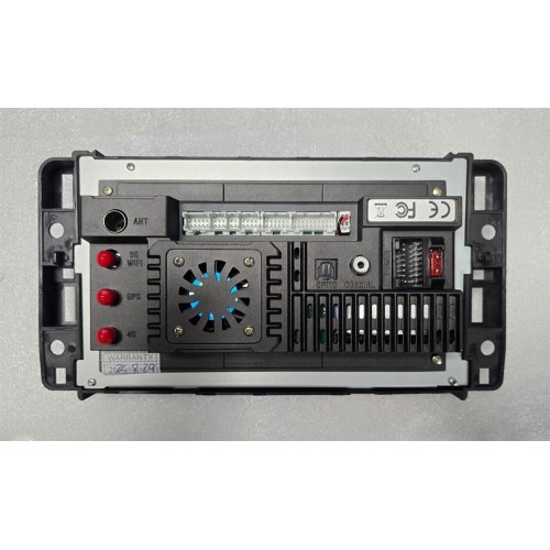 Автомагнитола CarMedia MKD-7041-A7 для HUMMER H2 2007-2009 рестайлинг на Android 14.0