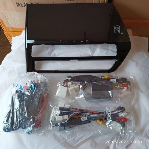 Штатная магнитола CarMedia YL-T1215L для Toyota Highlander 2022+ на Android 13.0
